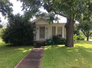 417 N 10th St, Navasota, TX 77868