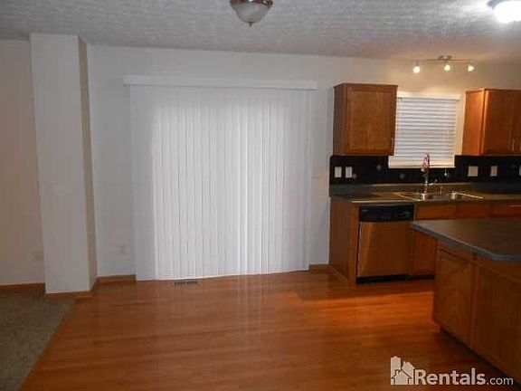 5th image of 664 Brighton St