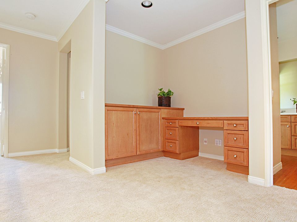 2nd image of 22 Brynwood Ln