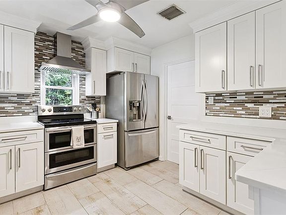 3rd image of 1010 N PALM AVENUE