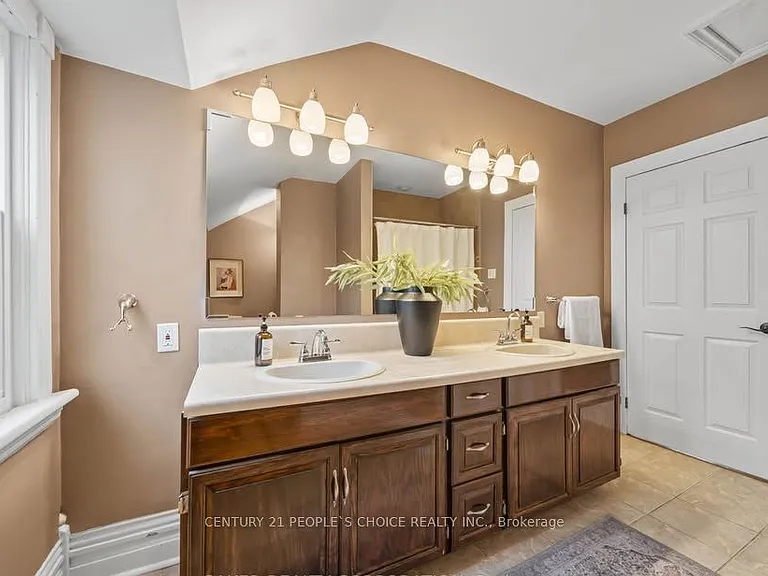 28 Mount Pleasant Ave — Photo 3