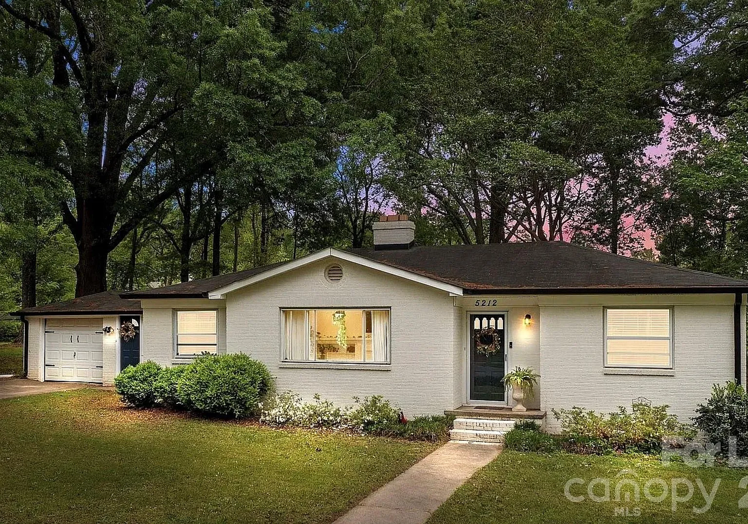 3 bed, 1.0 bath, 1149 sqft, $1,999 — Photo 3