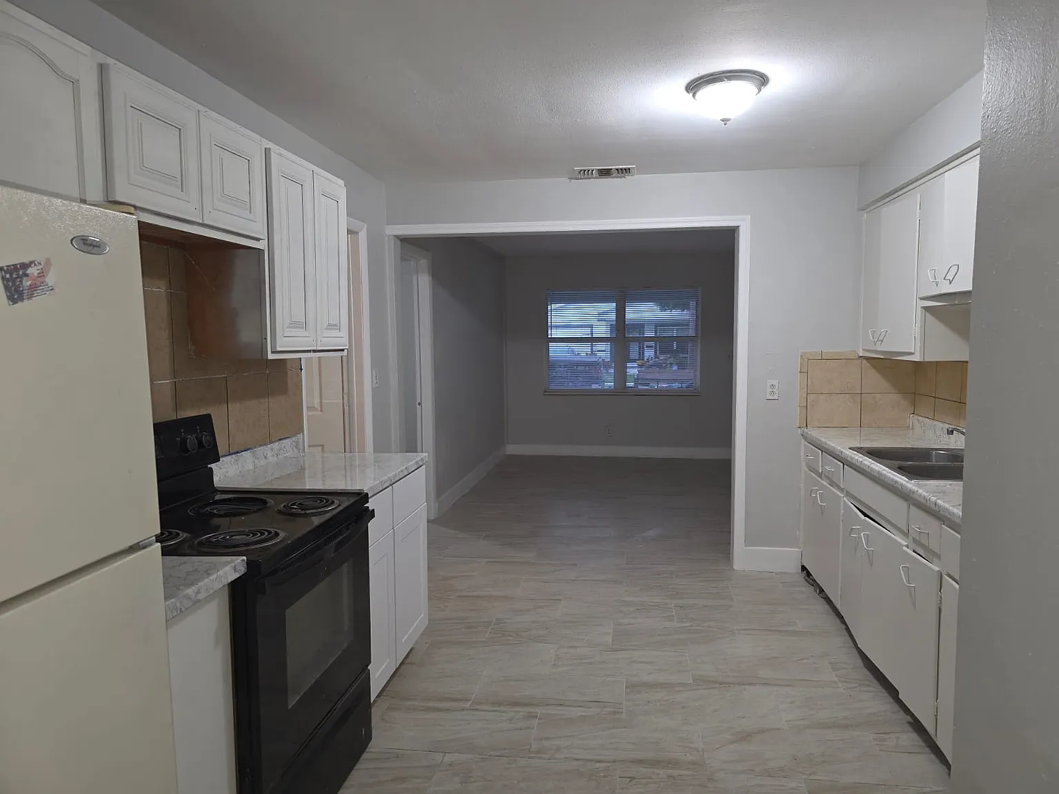 4 bed, 1008 sqft, $2,200 — Photo 4
