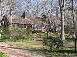 77 Godfrey Ln, Huntington, NY 11743