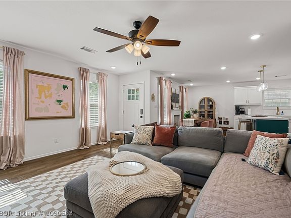 4th image of 405 N Ash St