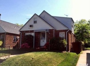 5616 201st St, Oakland Gardens, NY 11364