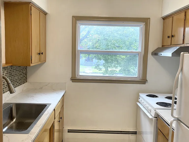 Snelling Avenue Apartments — Photo 10