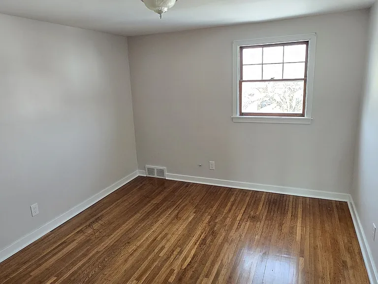 138 Ridgewood Rd #1 — Photo 5