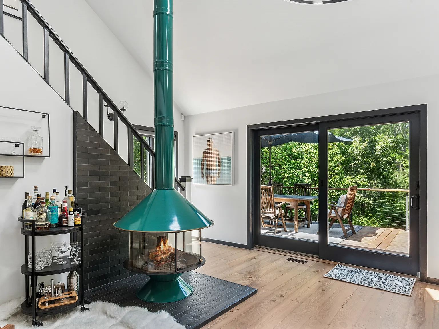 Chic Summer Retreat in the Heart of Springs — Photo 4