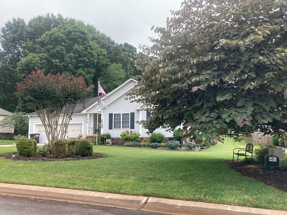 2nd image of 165 Hunters Point Dr