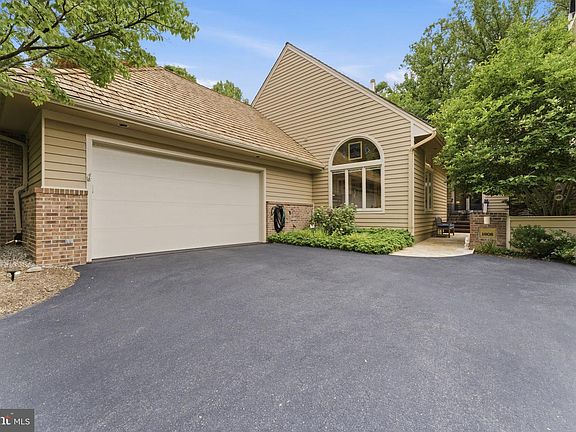 2nd image of 1608 Woodstock Ln