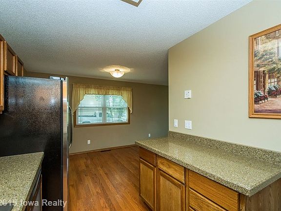 5th image of 302 S Watkins St