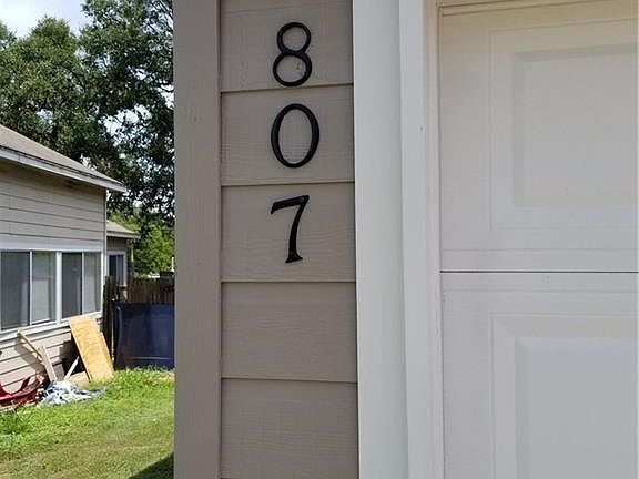 2nd image of 807/809 Sagewood Trl