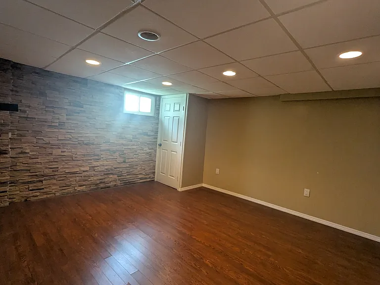 802 Riverbend Dr — Photo 8