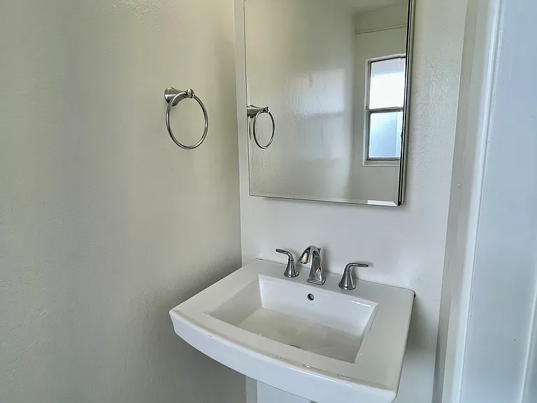 1083 W L St — Photo 23