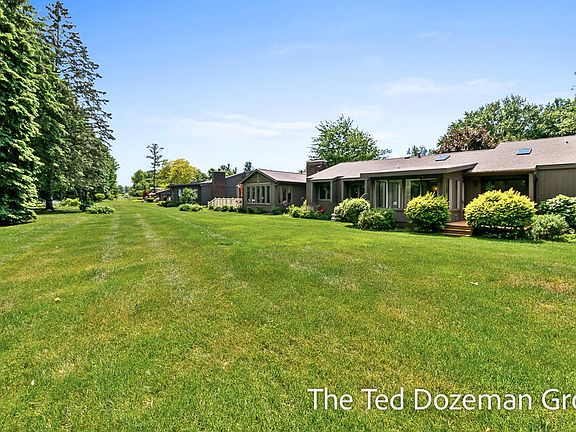 3rd image of 817 Brook Village Dr