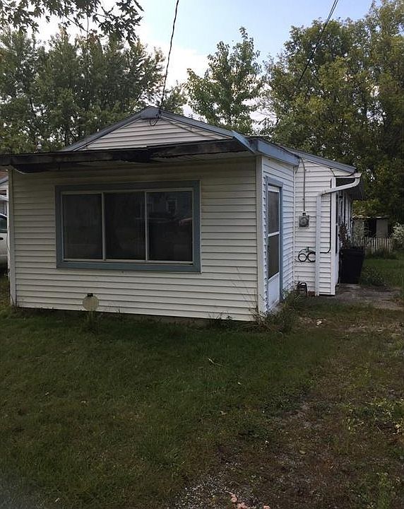 1st image of 2940 Roy St