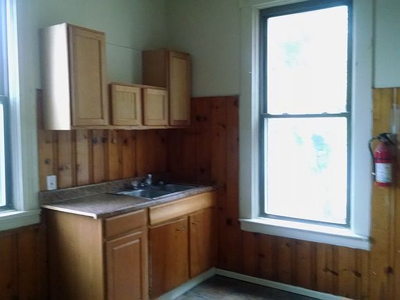 4th image of 4925 Forest Ave #2