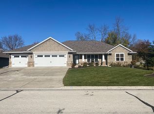 2095 N Rock River Cir, De Pere, WI 54115