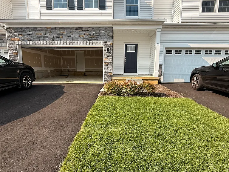 52 Victoria Gardens Sq — Photo 1
