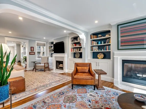 33 Green St, Charlestown, MA 02129