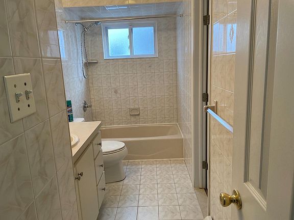 4th image of 100 Kenilworth Ave #3