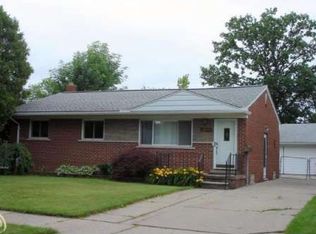 22300 Socia St, Saint Clair Shores, MI 48082