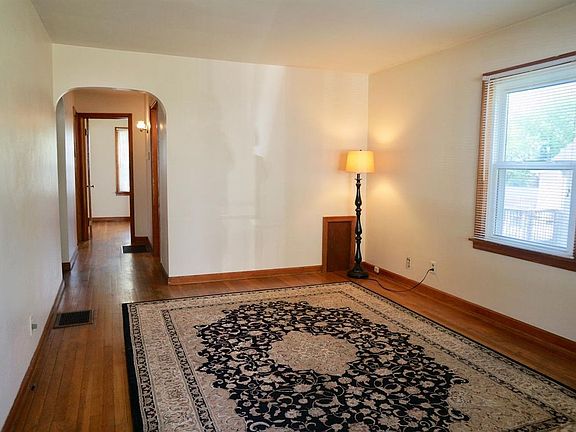 3rd image of 1753 Parkamo Ave