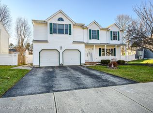 17 Hialeah Ct, Howell, NJ 07731