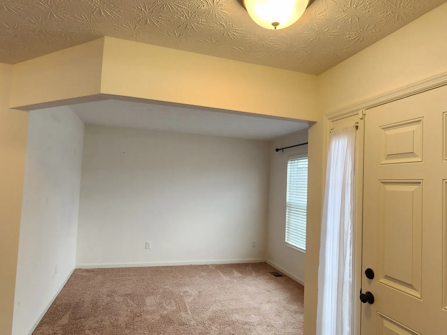 5 bed, 2.5 bath, 3092 sqft, $3,300 — Photo 4