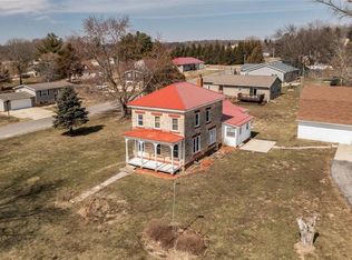 409 N Iowa St, Anamosa, IA 52205