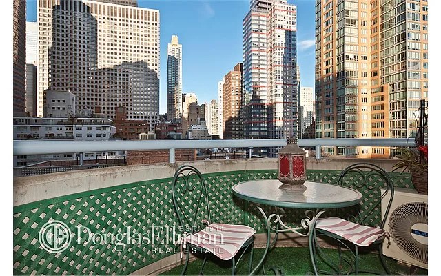 Sold by Douglas Elliman | media 16