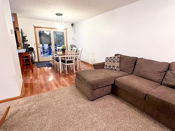 5th image of 612 Carmen Pl