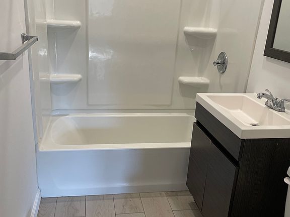 3rd image of 35 Kathryn Ln APT 1