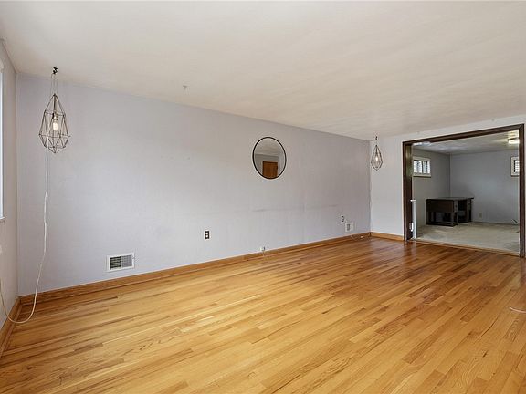 2nd image of 2724 Dwight Ave
