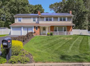 39 Myrtle Ln, Coram, NY