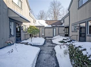 40 Heritage Vlg #D, Southbury, CT 06488