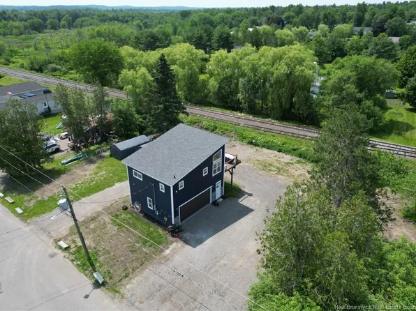 66 Riverside Dr, Saint Stephen, NB E3L 1C2