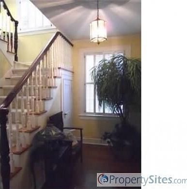 2nd image of 715 Linden St