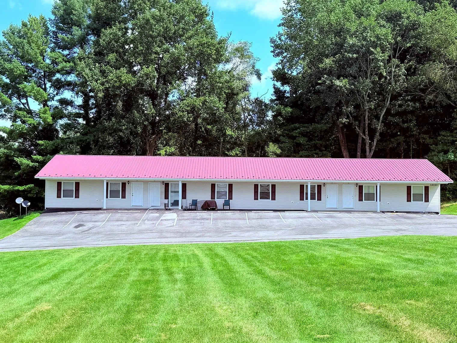 13737 Heath Bros. — Photo 1