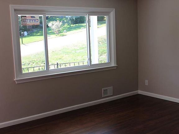 3rd image of 113 Linda Pl