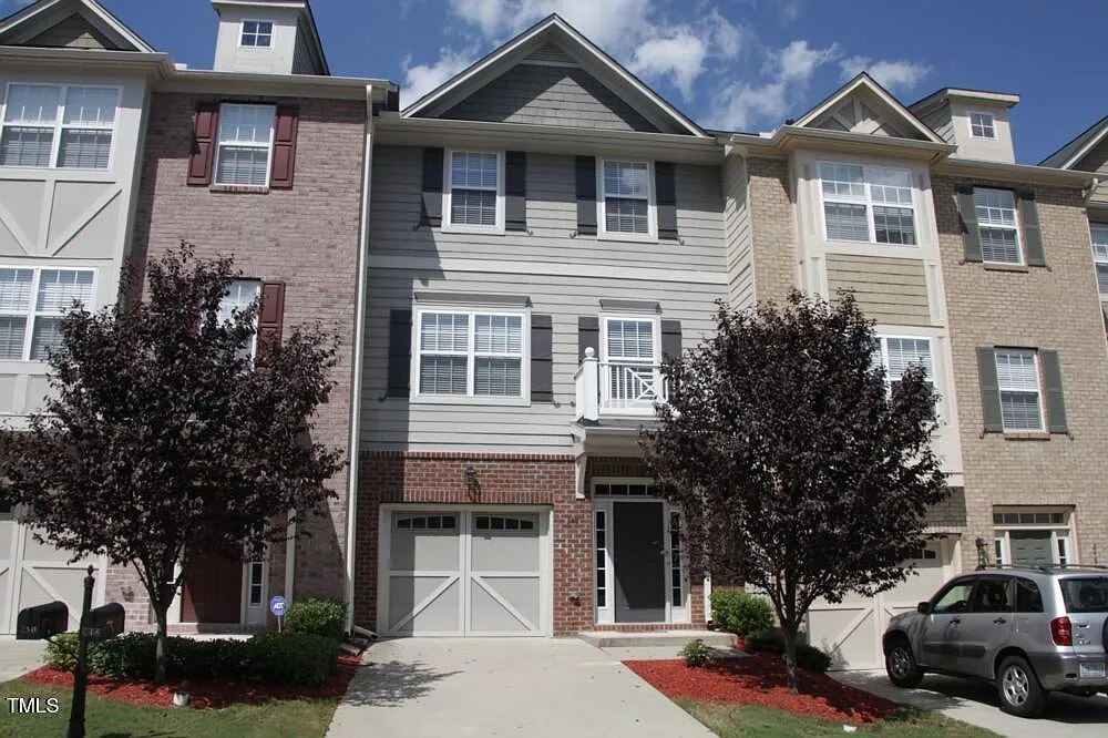 4 bed, 3.5 bath, 1992 sqft, $1,995 — Photo 1