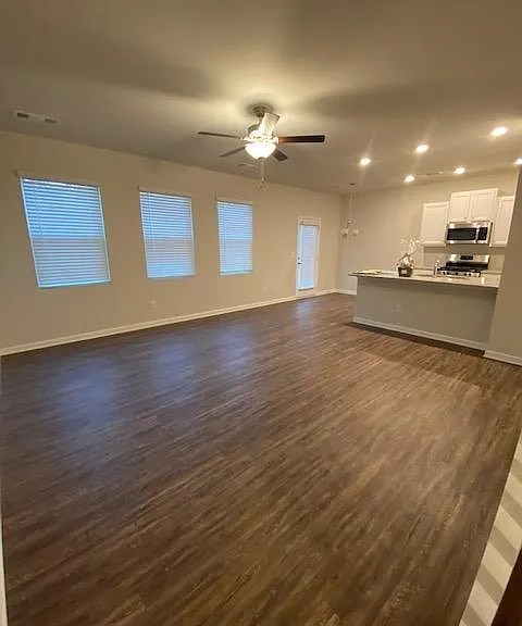 Large livingroom area, open into kitchen bar.