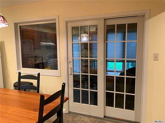 3rd image of 24 Chippendale Dr