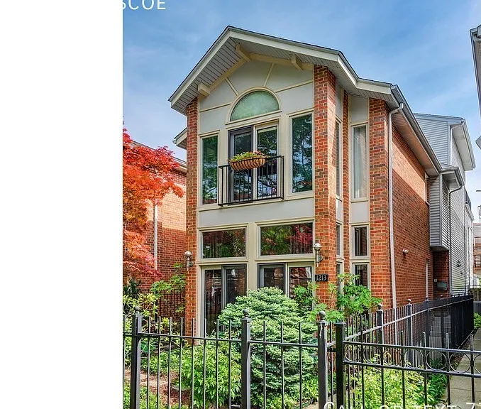 1213 W Roscoe St — Photo 28