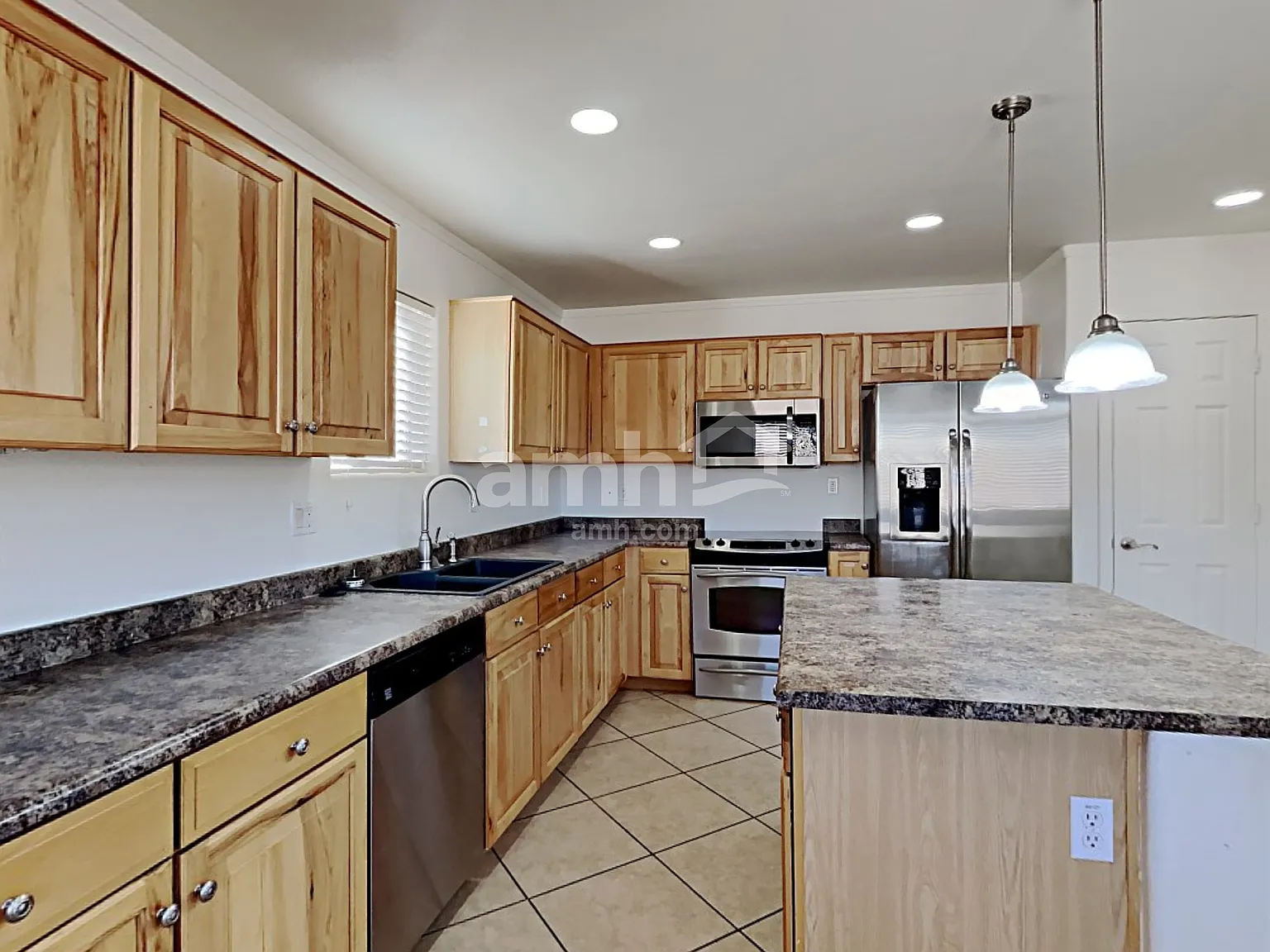 5 bed, 3.0 bath, 2425 sqft, $2,265 — Photo 3