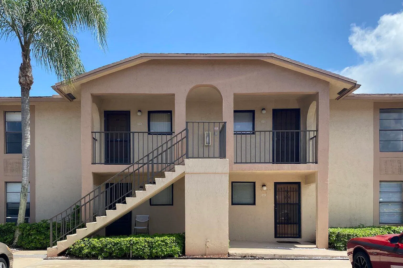 2 bed, 2.0 bath, 912 sqft, $2,200 — Photo 2