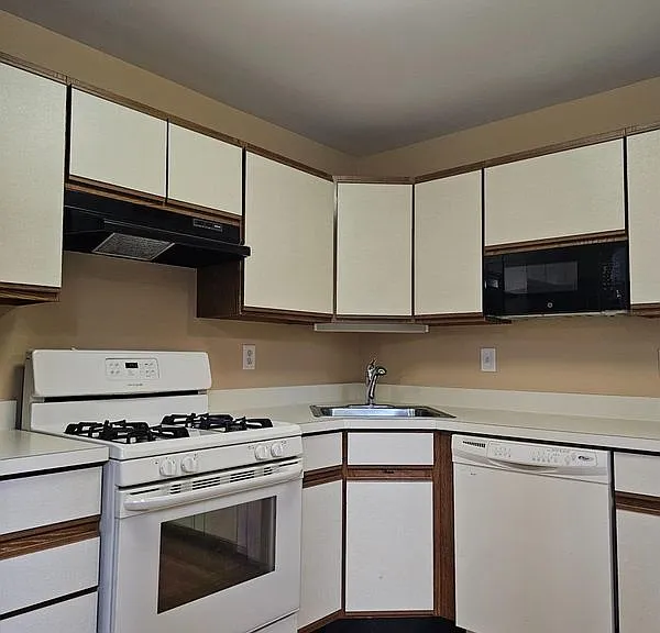 2809 Ridgefield Ct — Photo 14