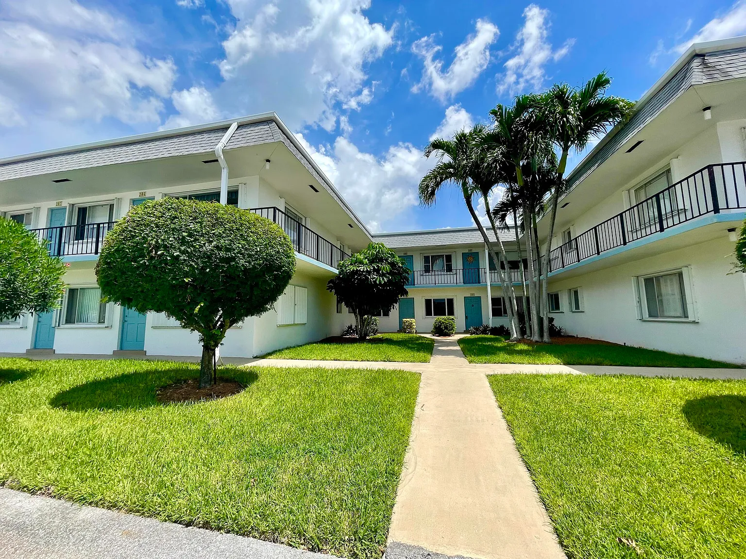 2 bed, 1.0 bath, 824 sqft, $1,450 — Photo 2