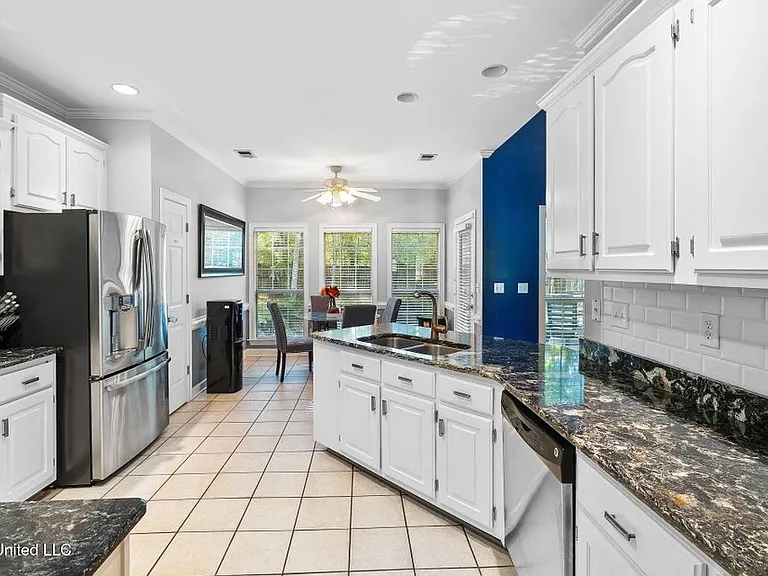 2535 Appleton Dr — Photo 32